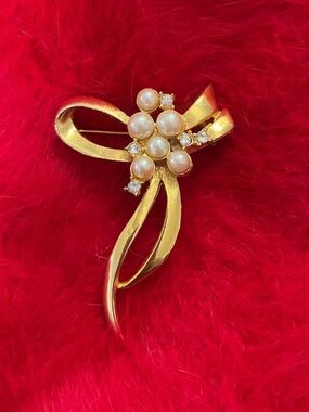 Gold Pearl Floral Ribbon Brooch 2.5 Inches - Classic Women Jewelry
